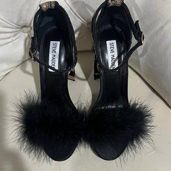 Steve Madden Black Feathered Heels - Picture 1 of 8